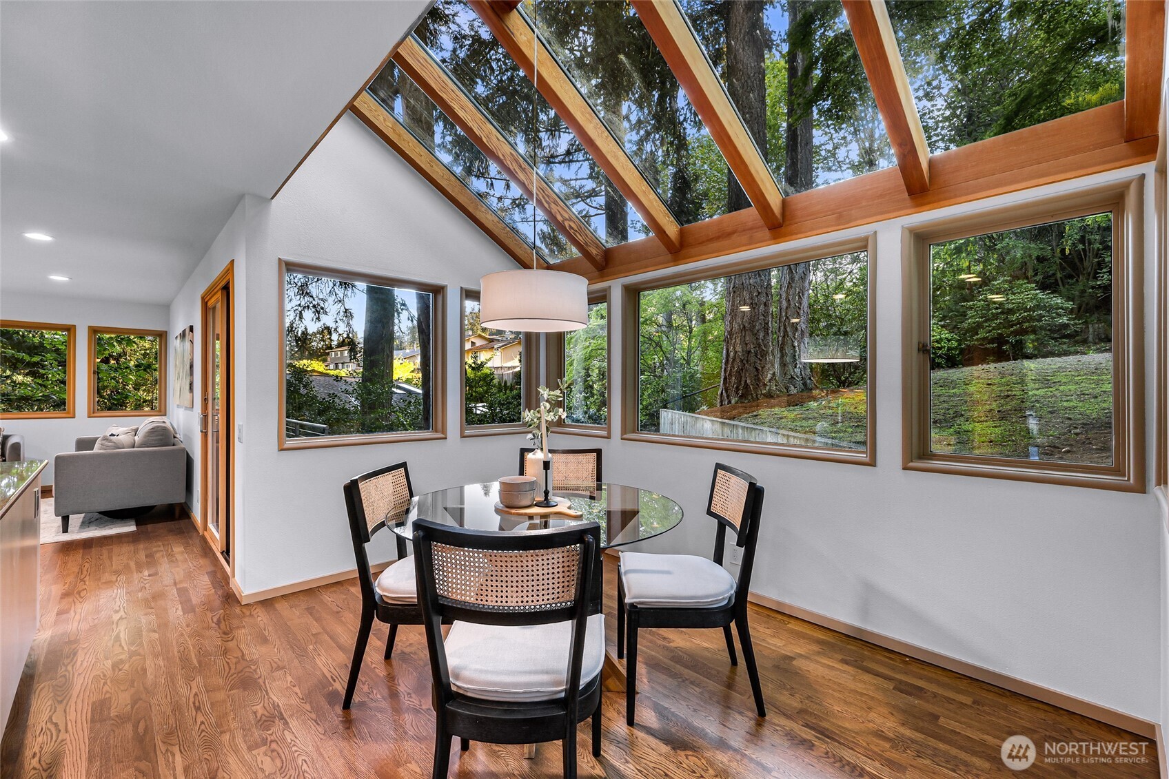 2261 W Lake Sammamish Parkway SE, Bellevue, WA 98008