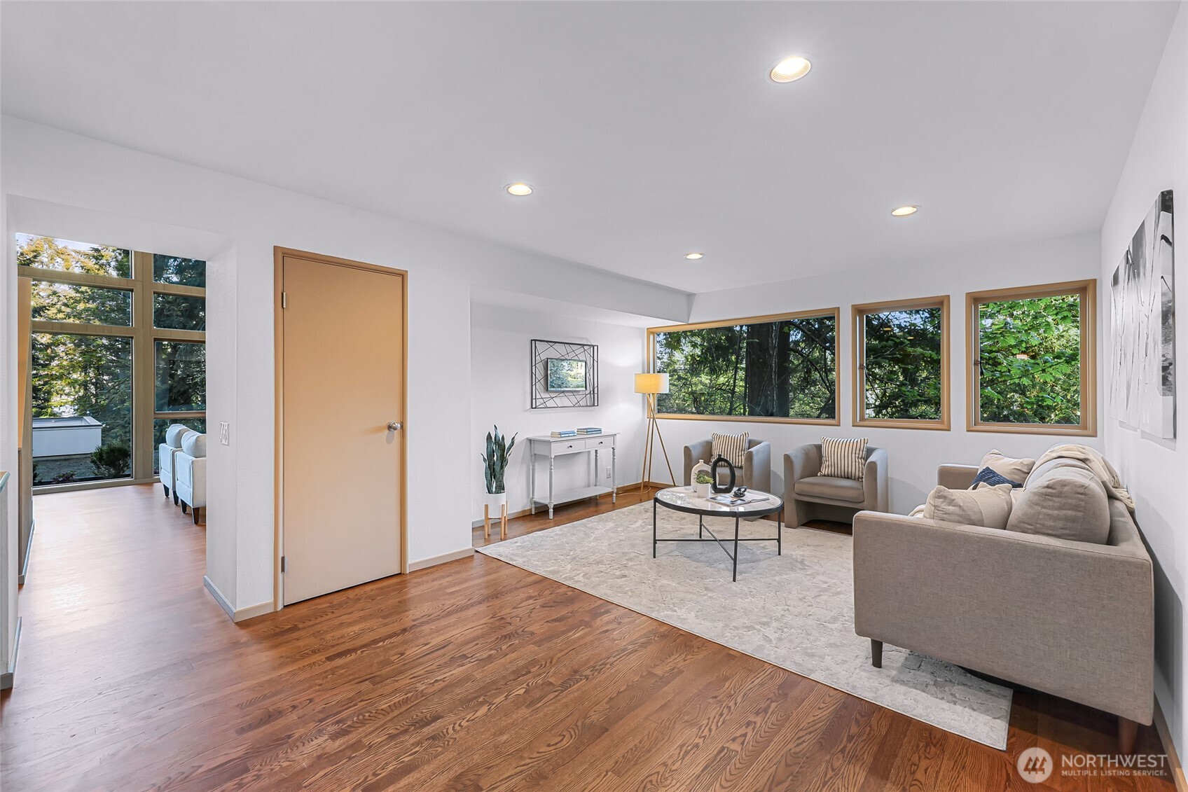 2261 W Lake Sammamish Parkway SE, Bellevue, WA 98008