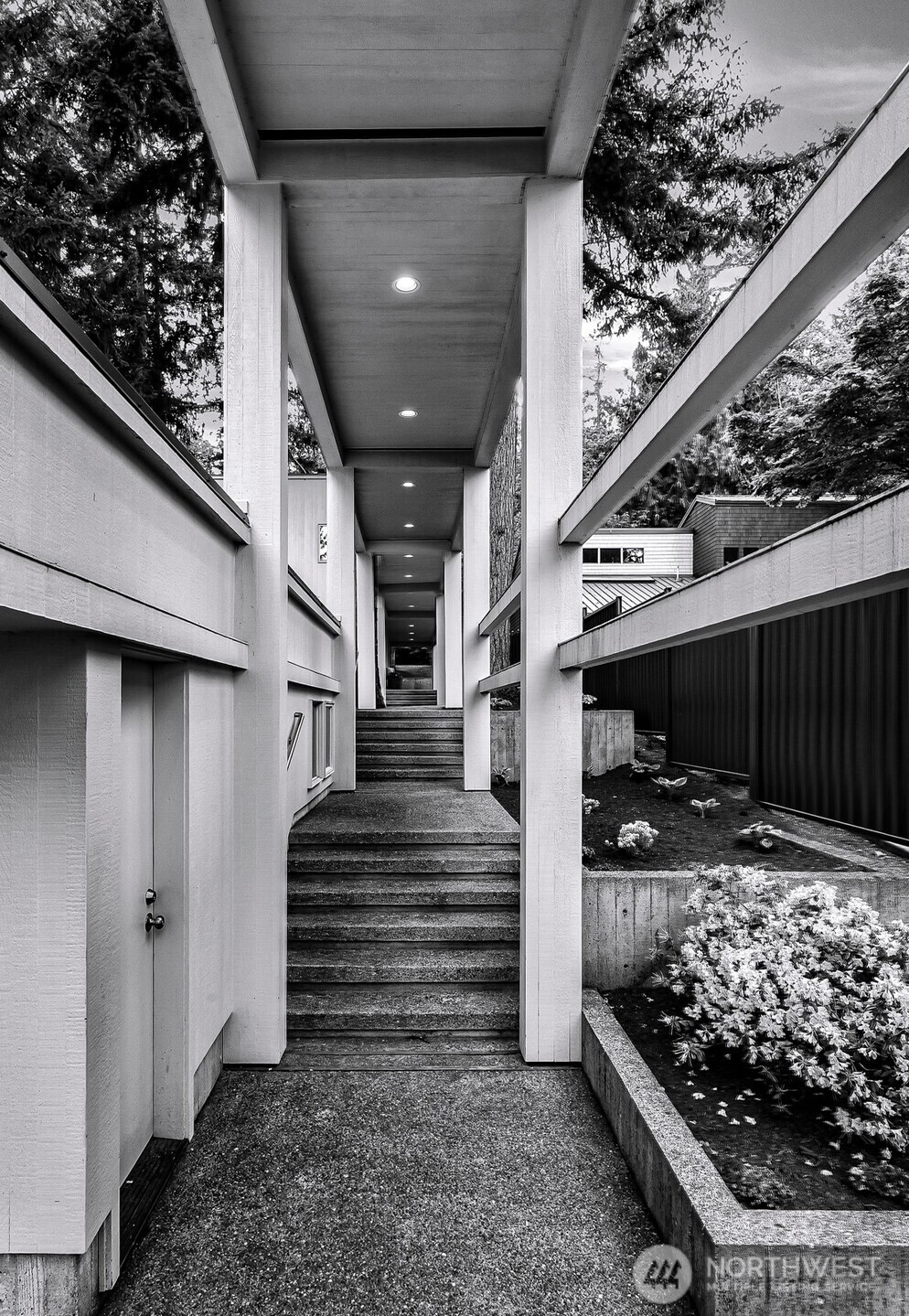 2261 W Lake Sammamish Parkway SE, Bellevue, WA 98008