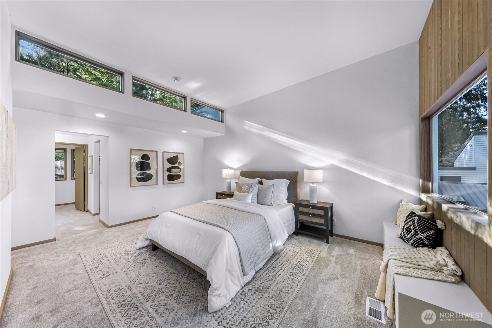 2261 W Lake Sammamish Parkway SE, Bellevue, WA 98008