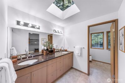 2261 W Lake Sammamish Parkway SE, Bellevue, WA 98008 - Photo 32