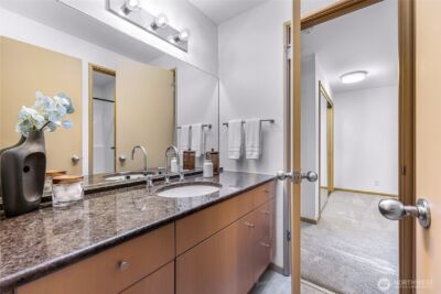 2261 W Lake Sammamish Parkway SE, Bellevue, WA 98008 - Photo 34