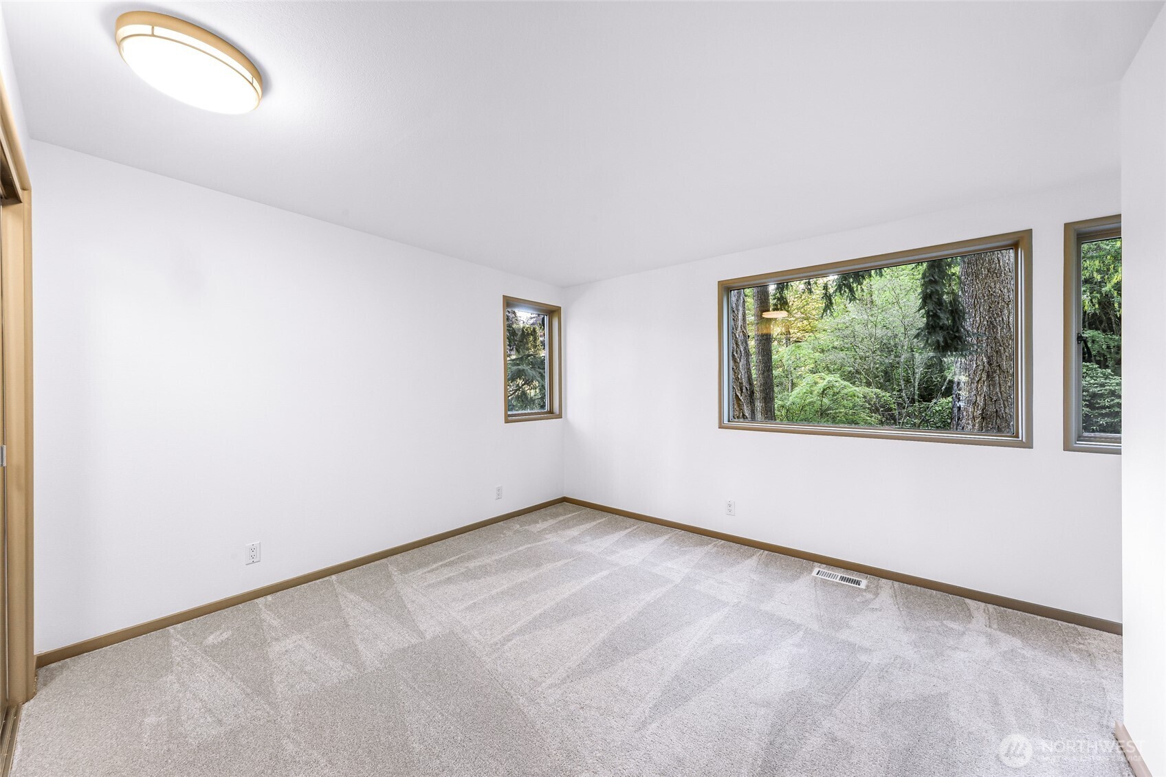 2261 W Lake Sammamish Parkway SE, Bellevue, WA 98008