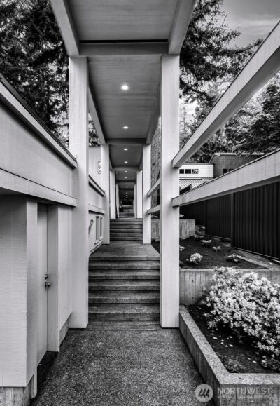2261 W Lake Sammamish Parkway SE, Bellevue, WA 98008 - Photo 4