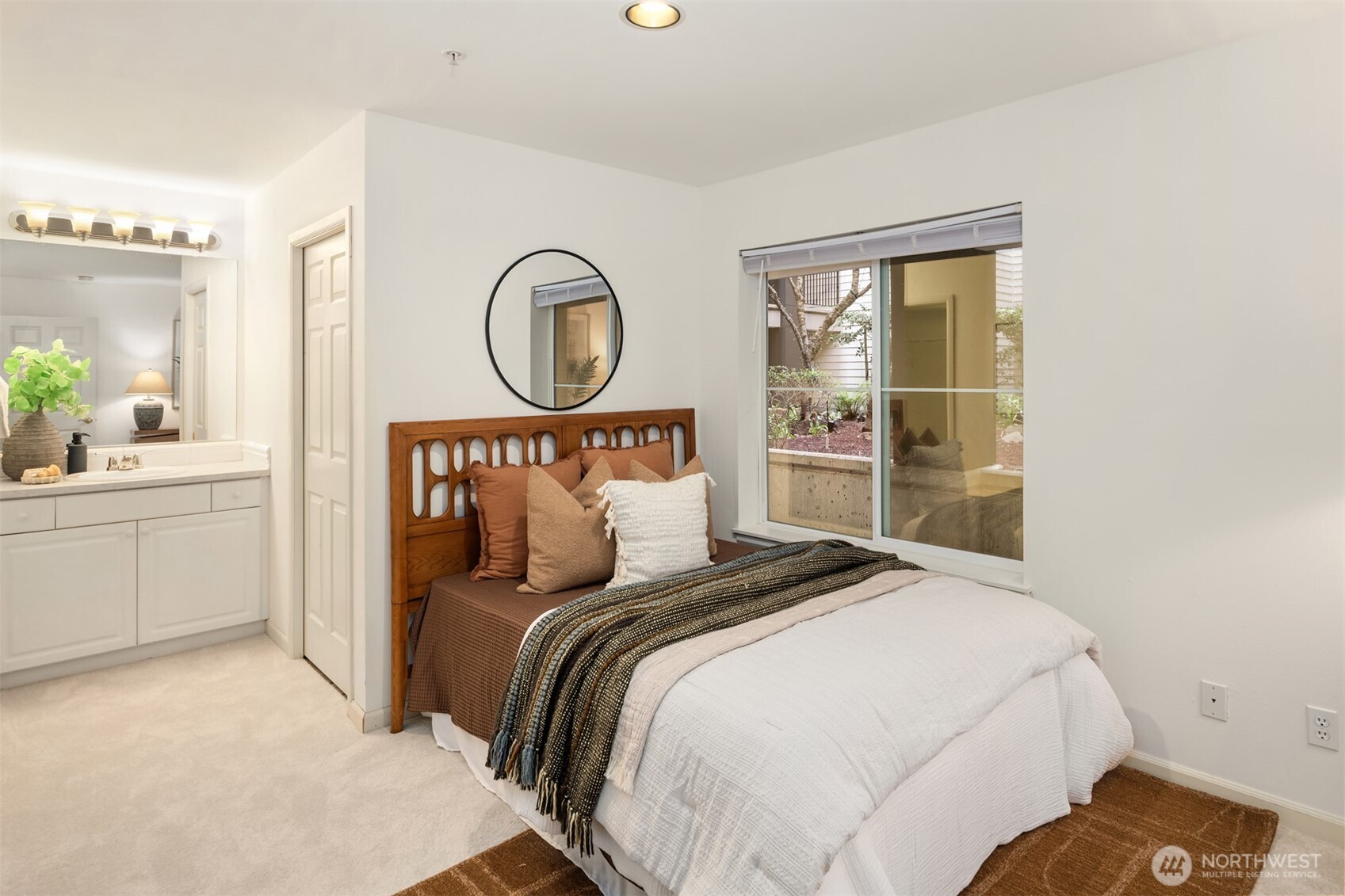 1417 Queen Anne Avenue N #206, Seattle, WA 98109