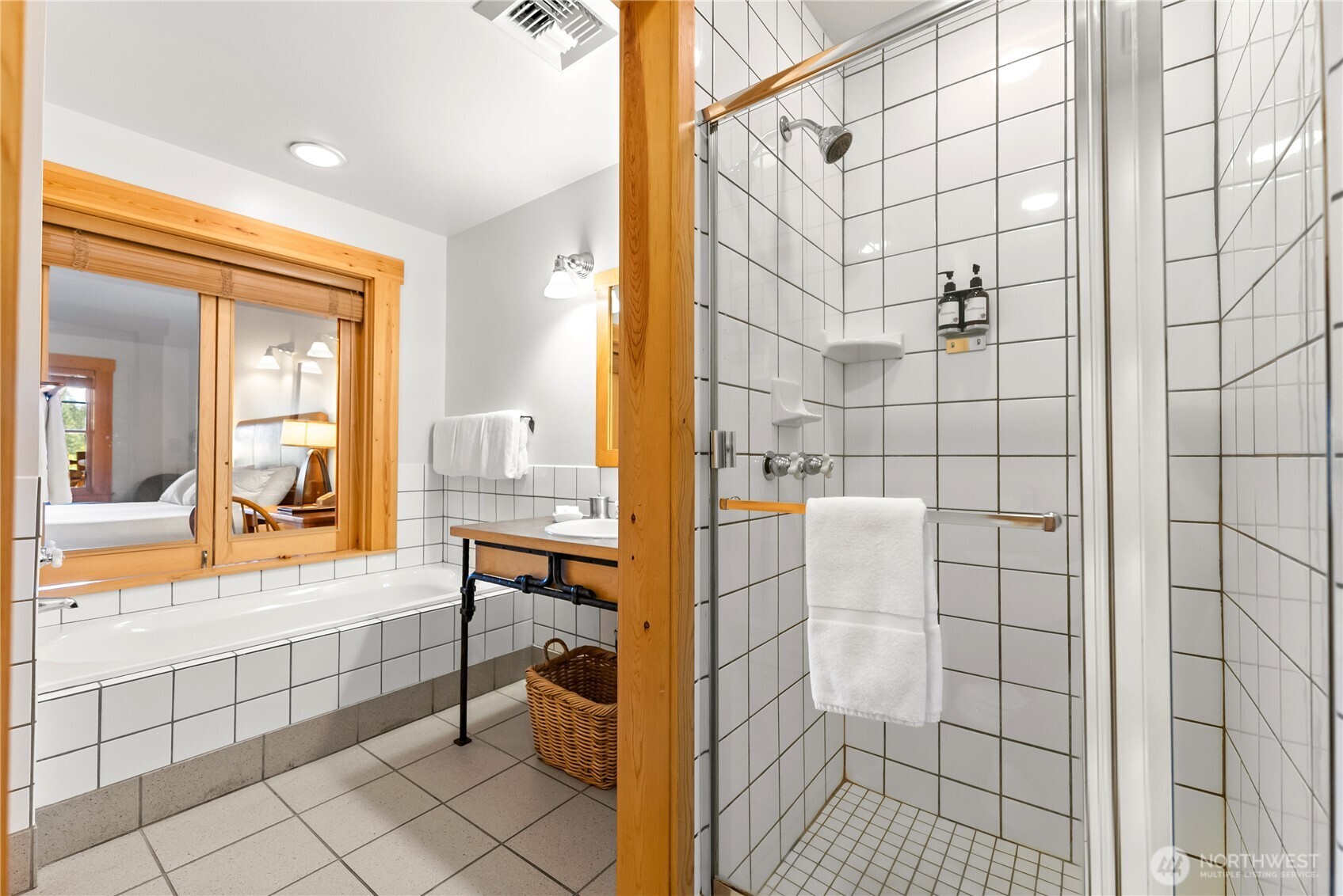 31 Early Winters Drive , Mazama, WA 98833