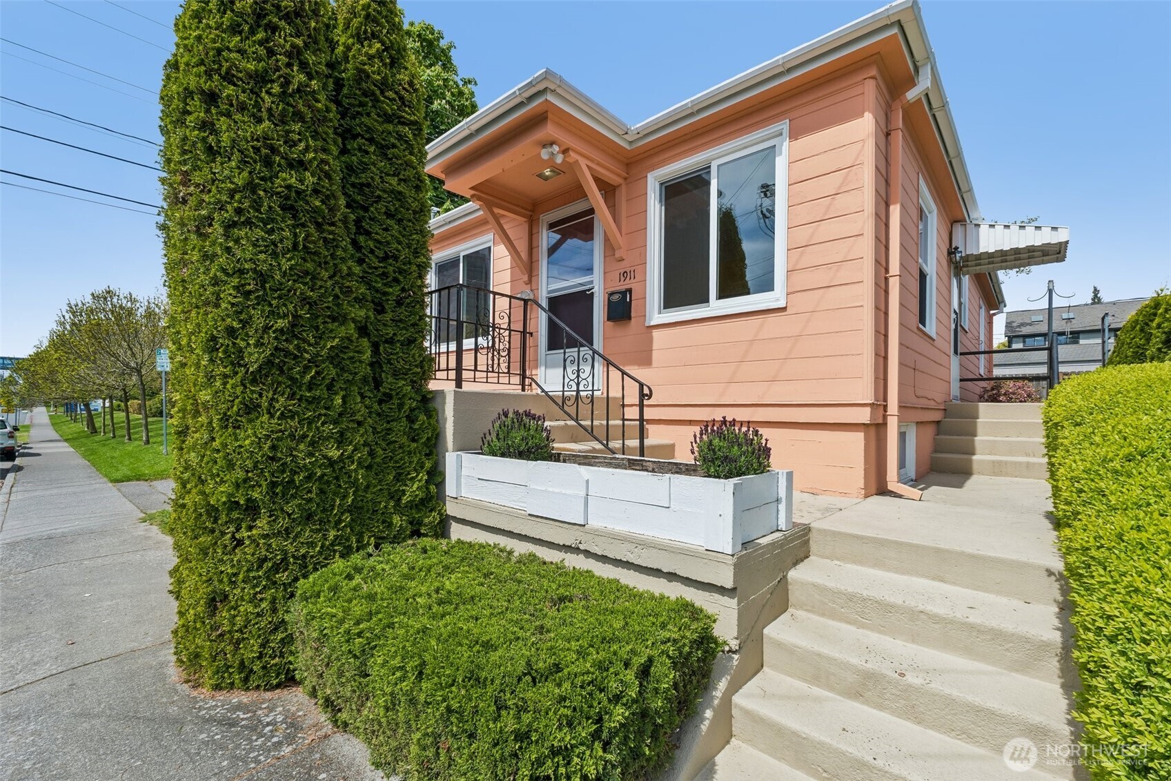 1911 13th Street , Everett, WA 98201-1659