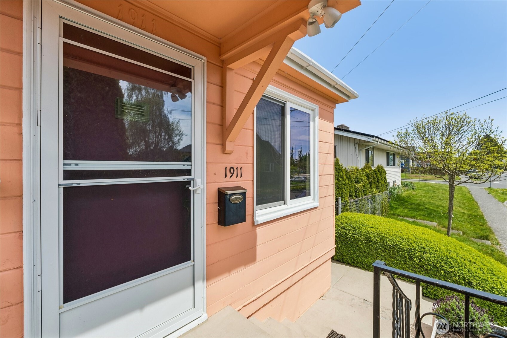 1911 13th Street , Everett, WA 98201-1659