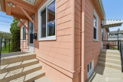 1911 13th Street , Everett, WA 98201-1659 - Photo 3