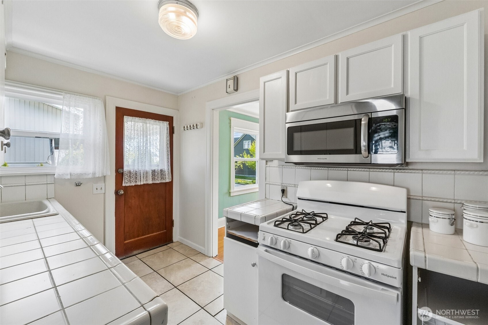 1911 13th Street , Everett, WA 98201-1659