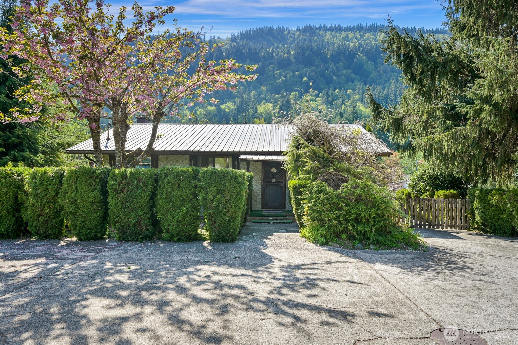 371 Lakeside Drive , Sedro Woolley, WA 98284