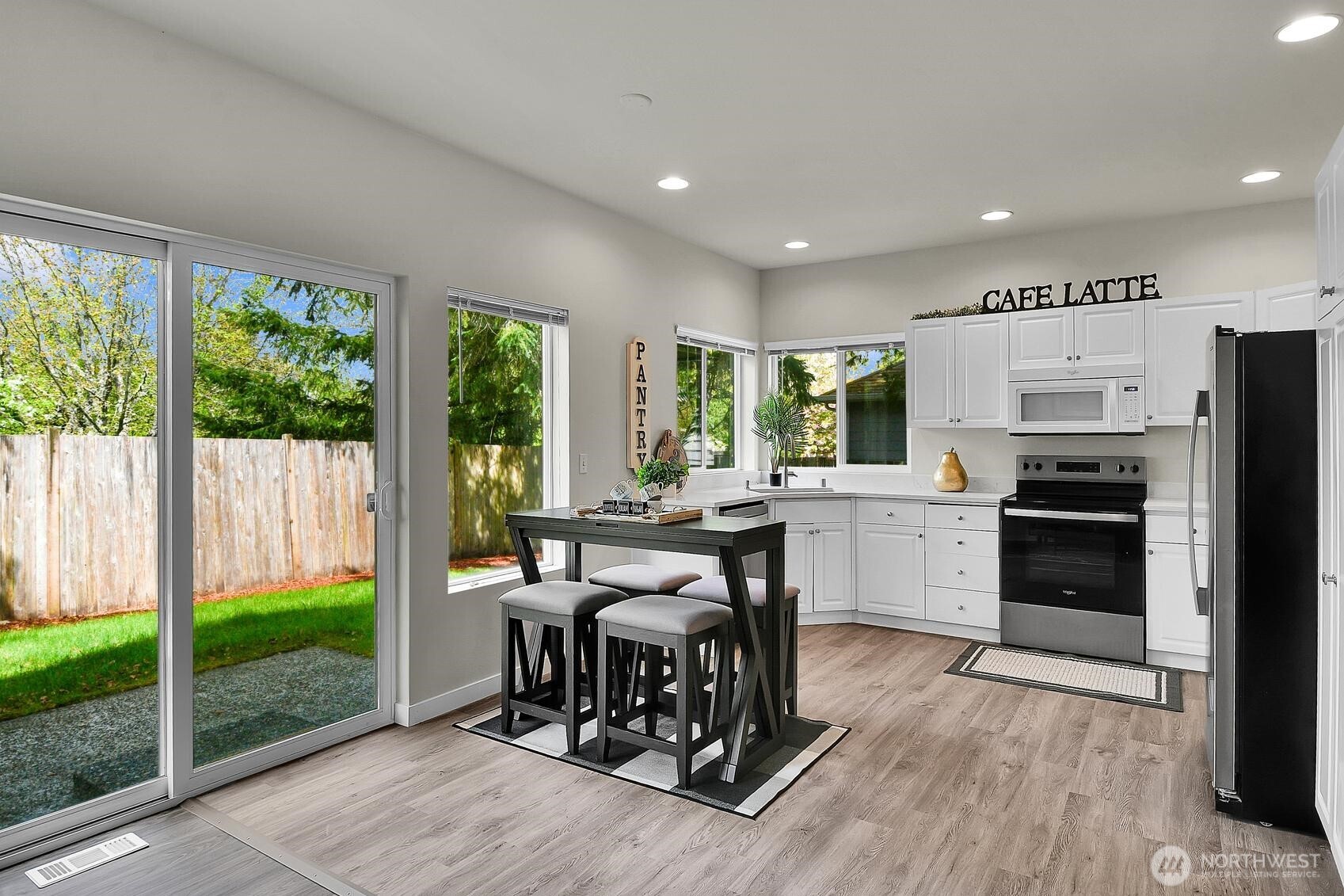 25052 SE 43rd Way , Sammamish, WA 98029