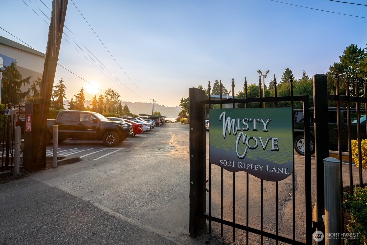 5021 Ripley Lane N #102, Renton, WA 98056