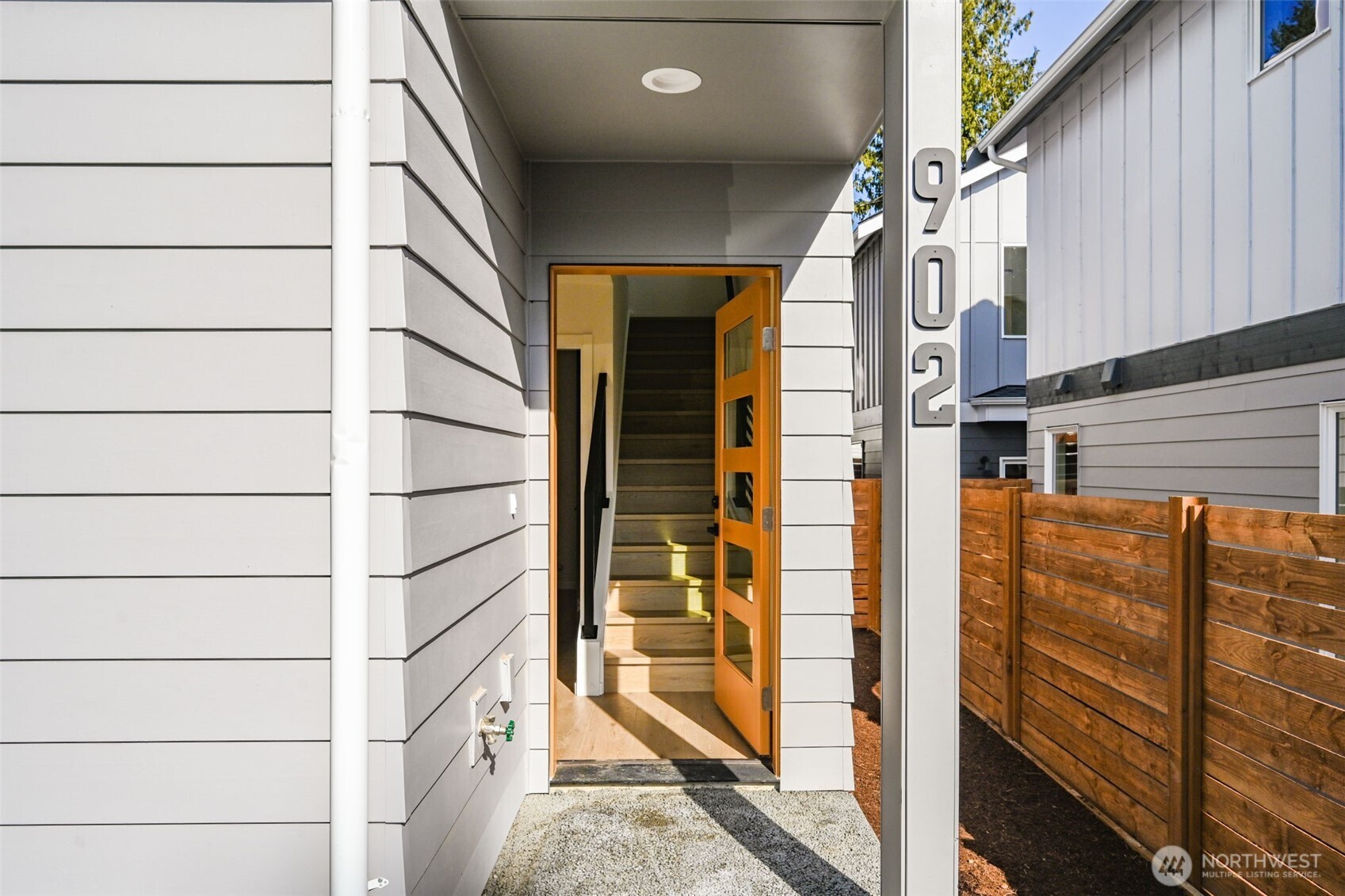 902 N 107th Street , Seattle, WA 98133-8871