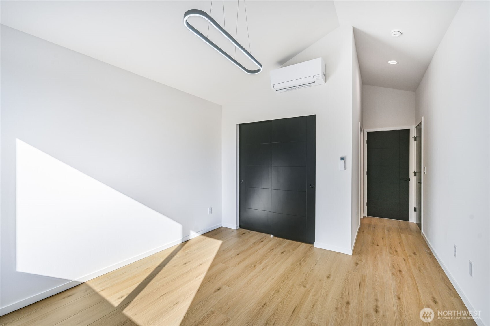 902 N 107th Street , Seattle, WA 98133-8871