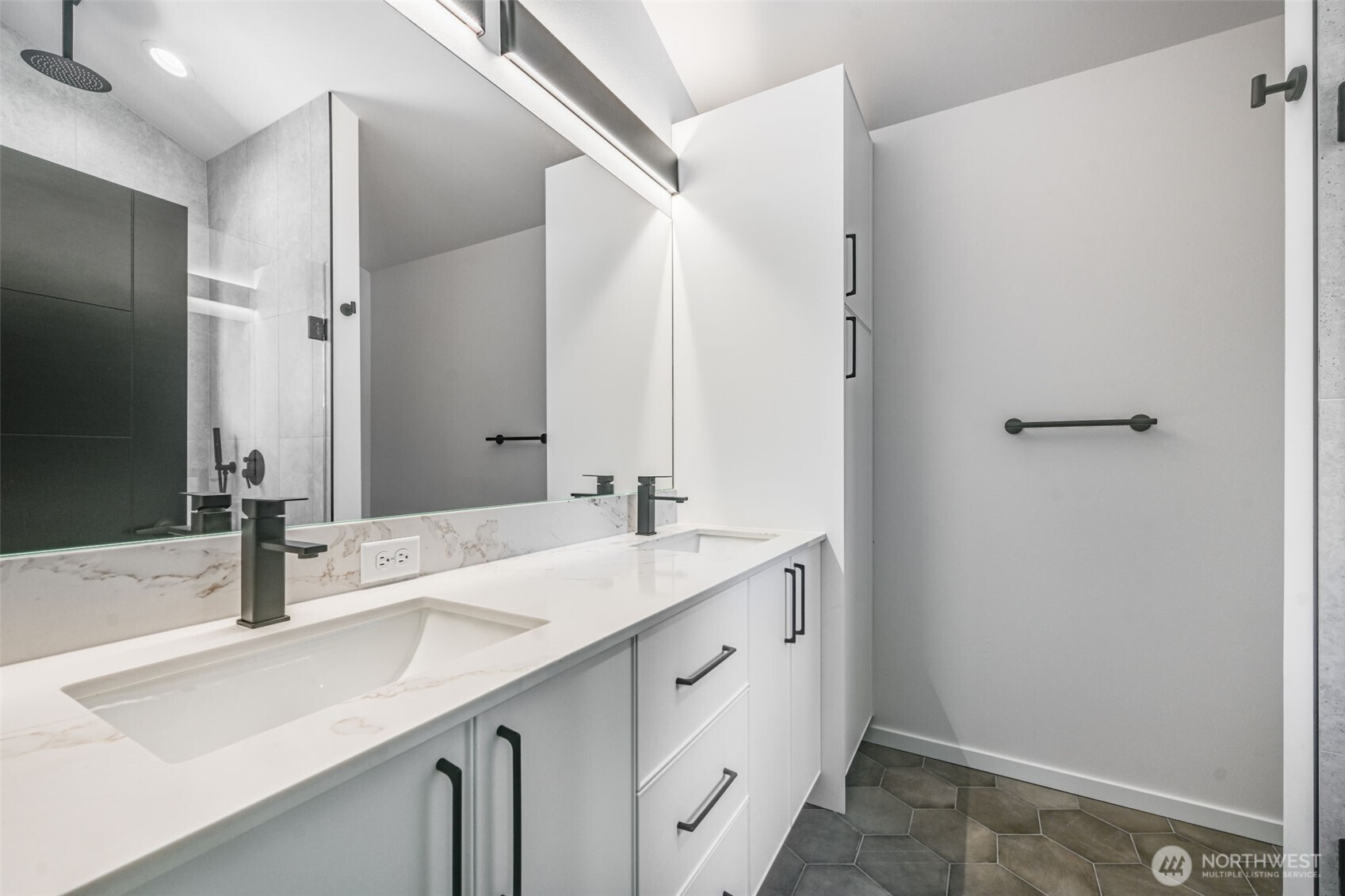 902 N 107th Street , Seattle, WA 98133-8871