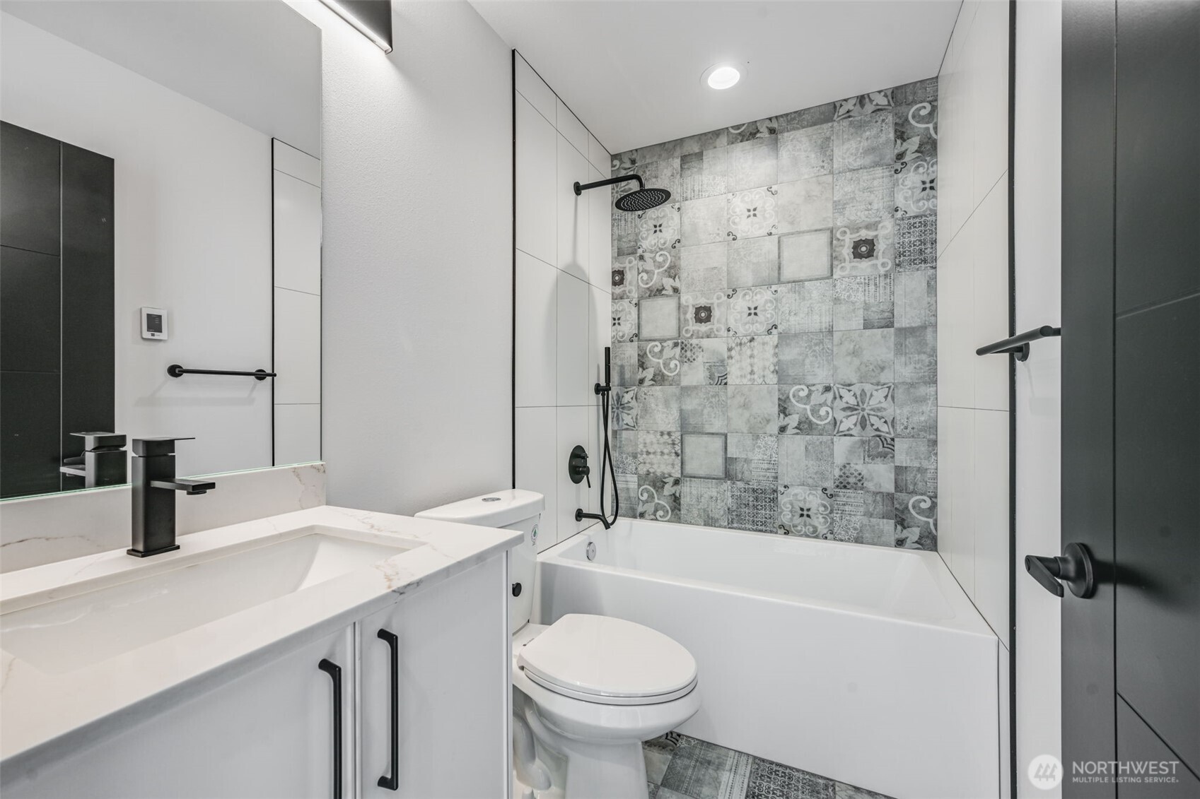 902 N 107th Street , Seattle, WA 98133-8871