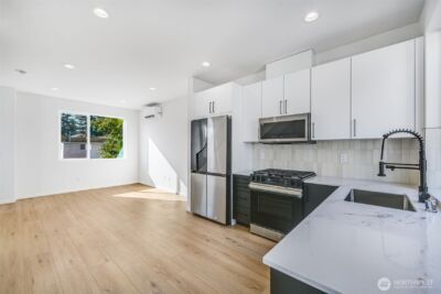 902 N 107th Street , Seattle, WA 98133-8871 - Photo 8