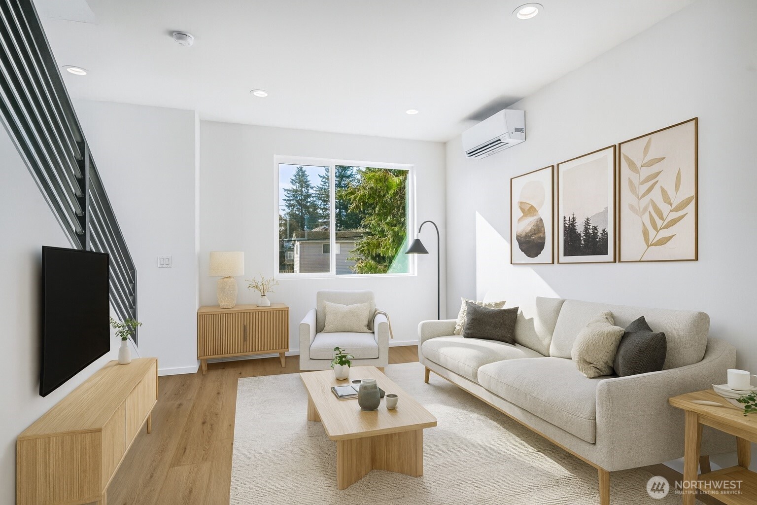 902 N 107th Street , Seattle, WA 98133-8871