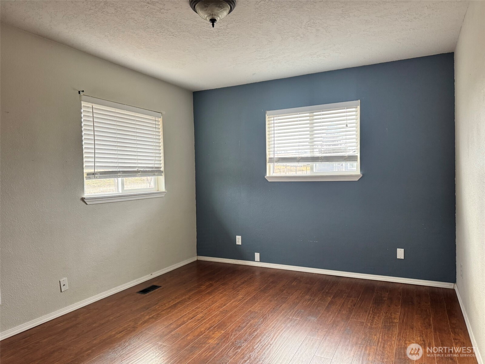 21 Orchard Loop Road N, Tonasket, WA 98855