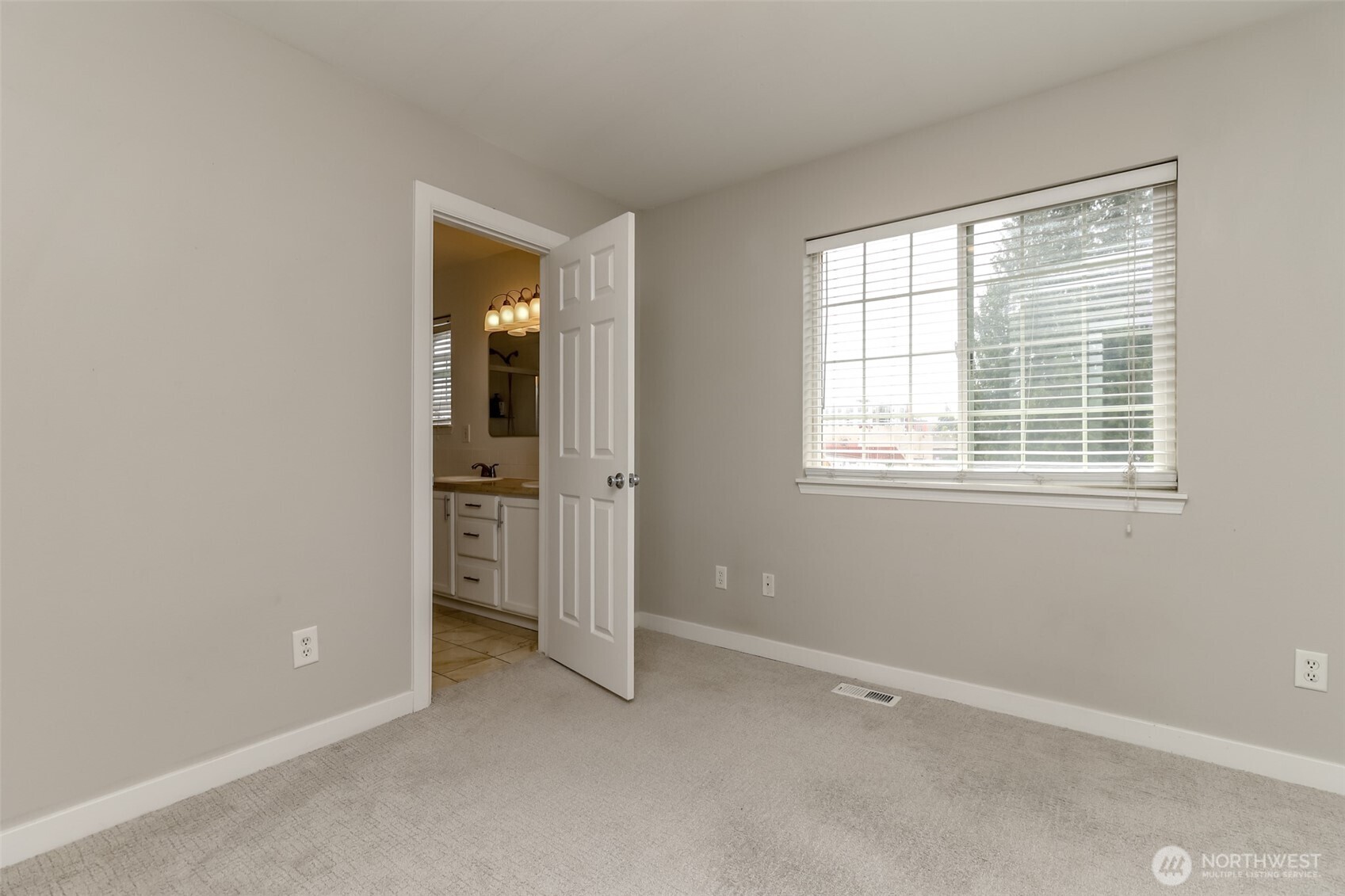10426 17th Avenue SW #10426, Seattle, WA 98146-1306