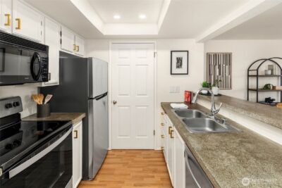 5901 Phinney Avenue N #302, Seattle, WA 98103 - Photo 8