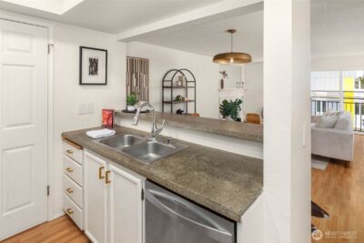 5901 Phinney Avenue N #302, Seattle, WA 98103 - Photo 9