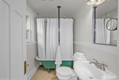 8427 30th Avenue SW, Seattle, WA 98126 - Photo 9