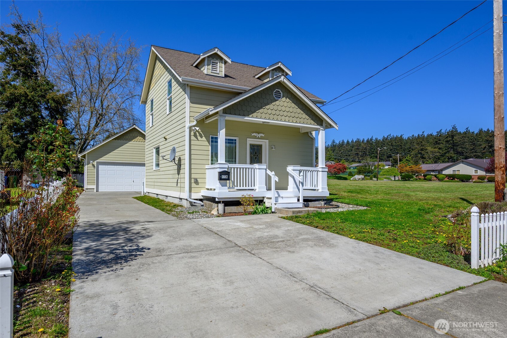 45 N Oak Harbor Street , Oak Harbor, WA 98277