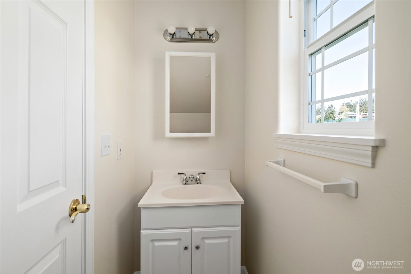 45 N Oak Harbor Street , Oak Harbor, WA 98277