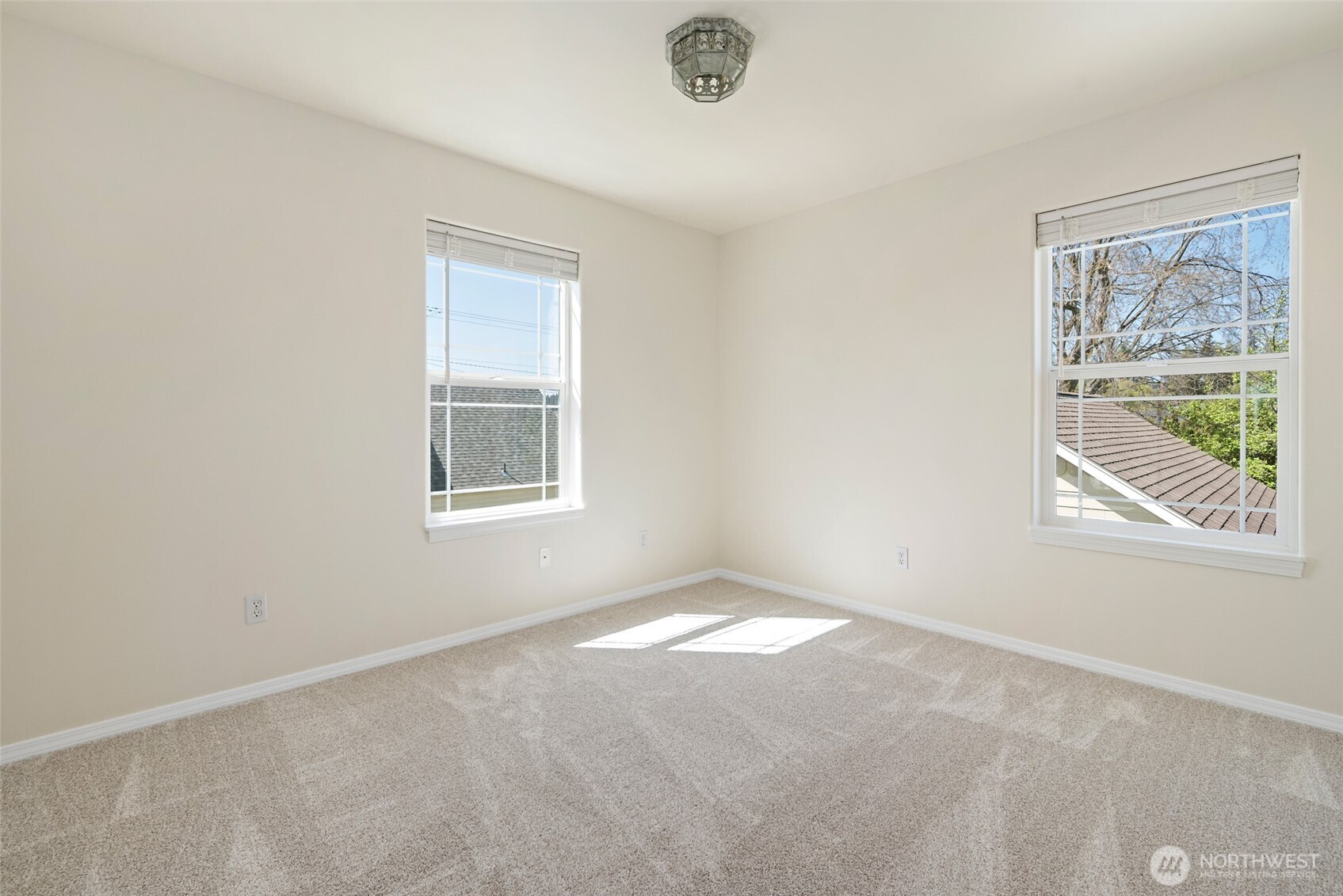 45 N Oak Harbor Street , Oak Harbor, WA 98277