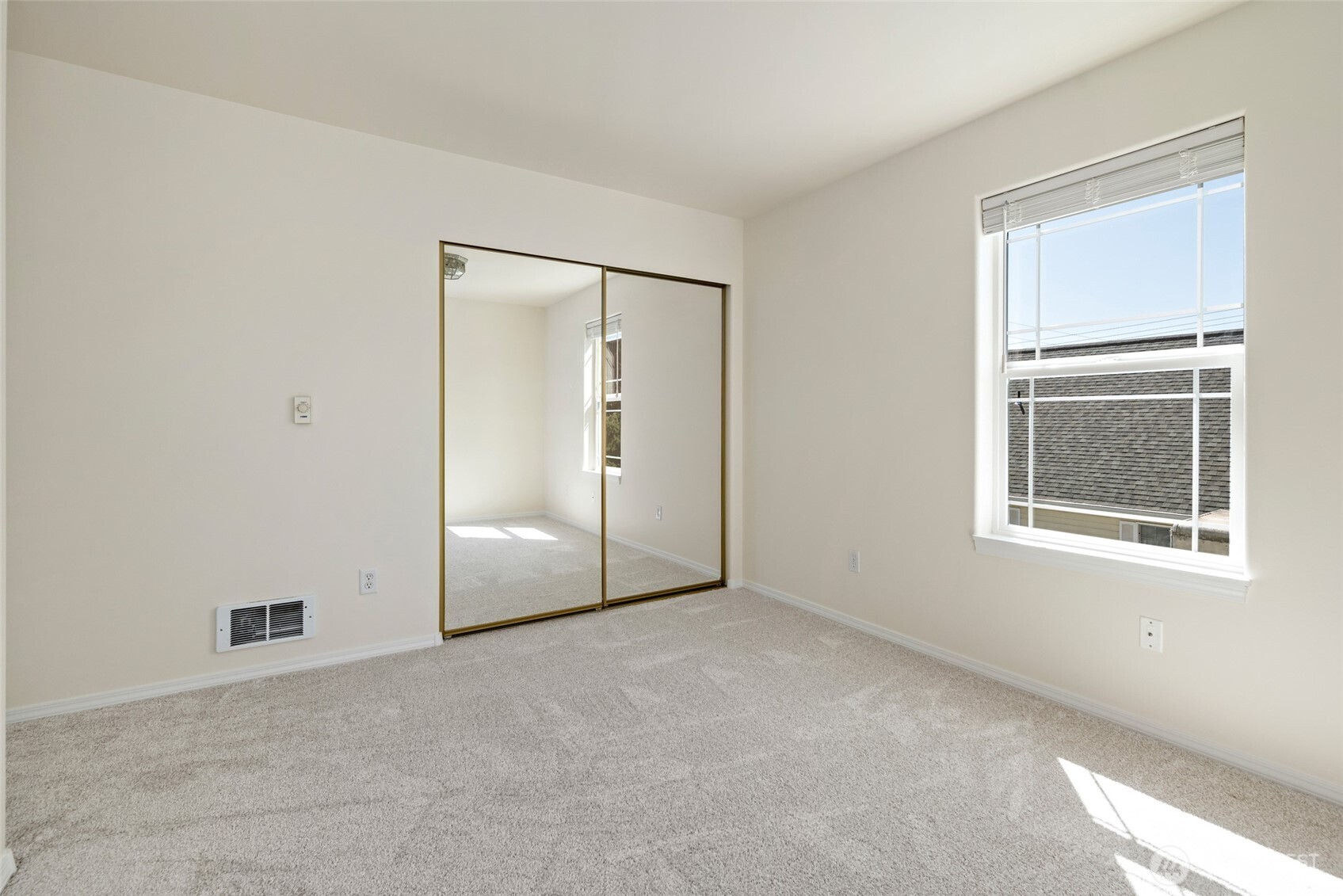 45 N Oak Harbor Street , Oak Harbor, WA 98277