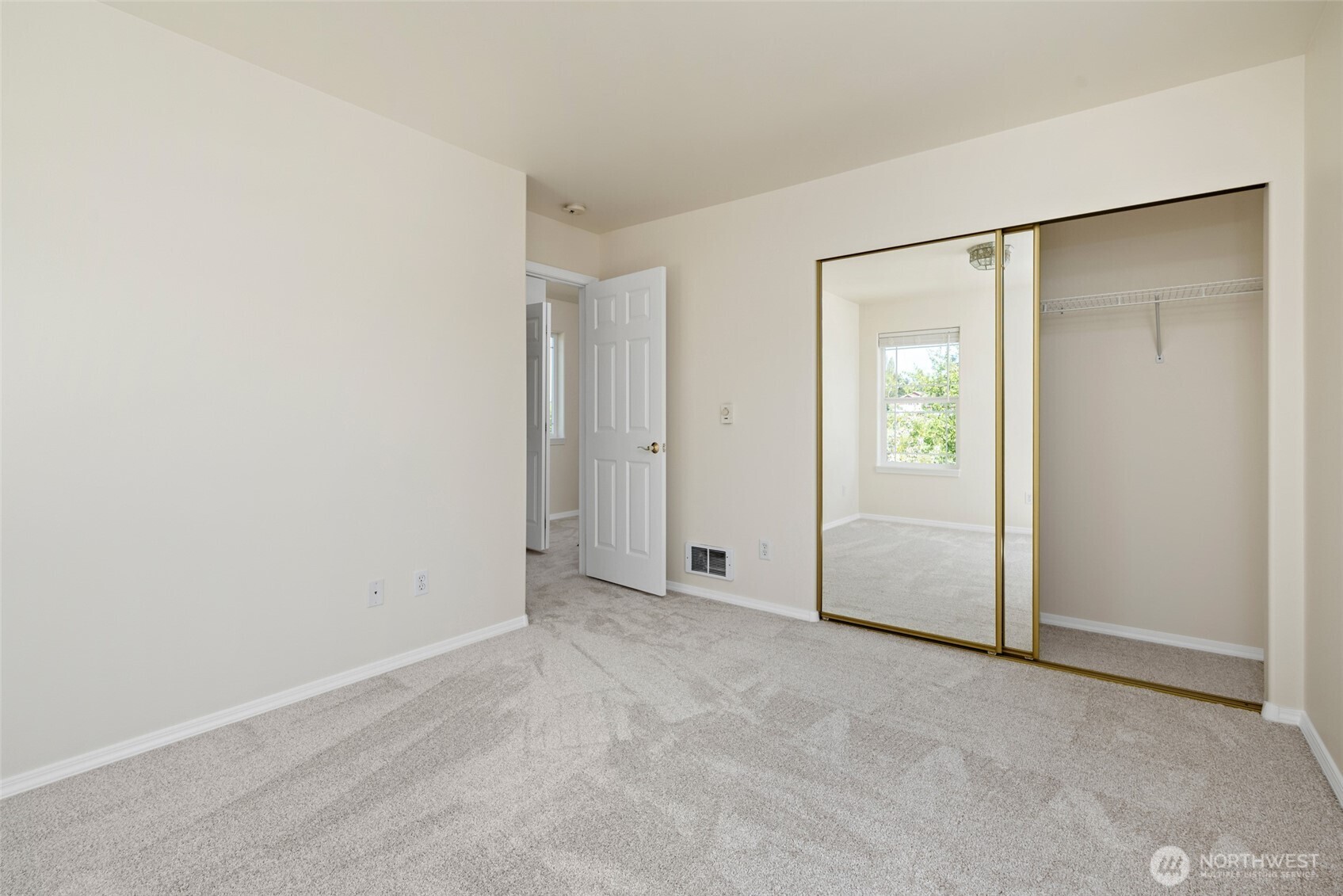 45 N Oak Harbor Street , Oak Harbor, WA 98277