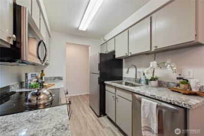 11006 NE 68th Street #812, Kirkland, WA 98033 - Photo 6