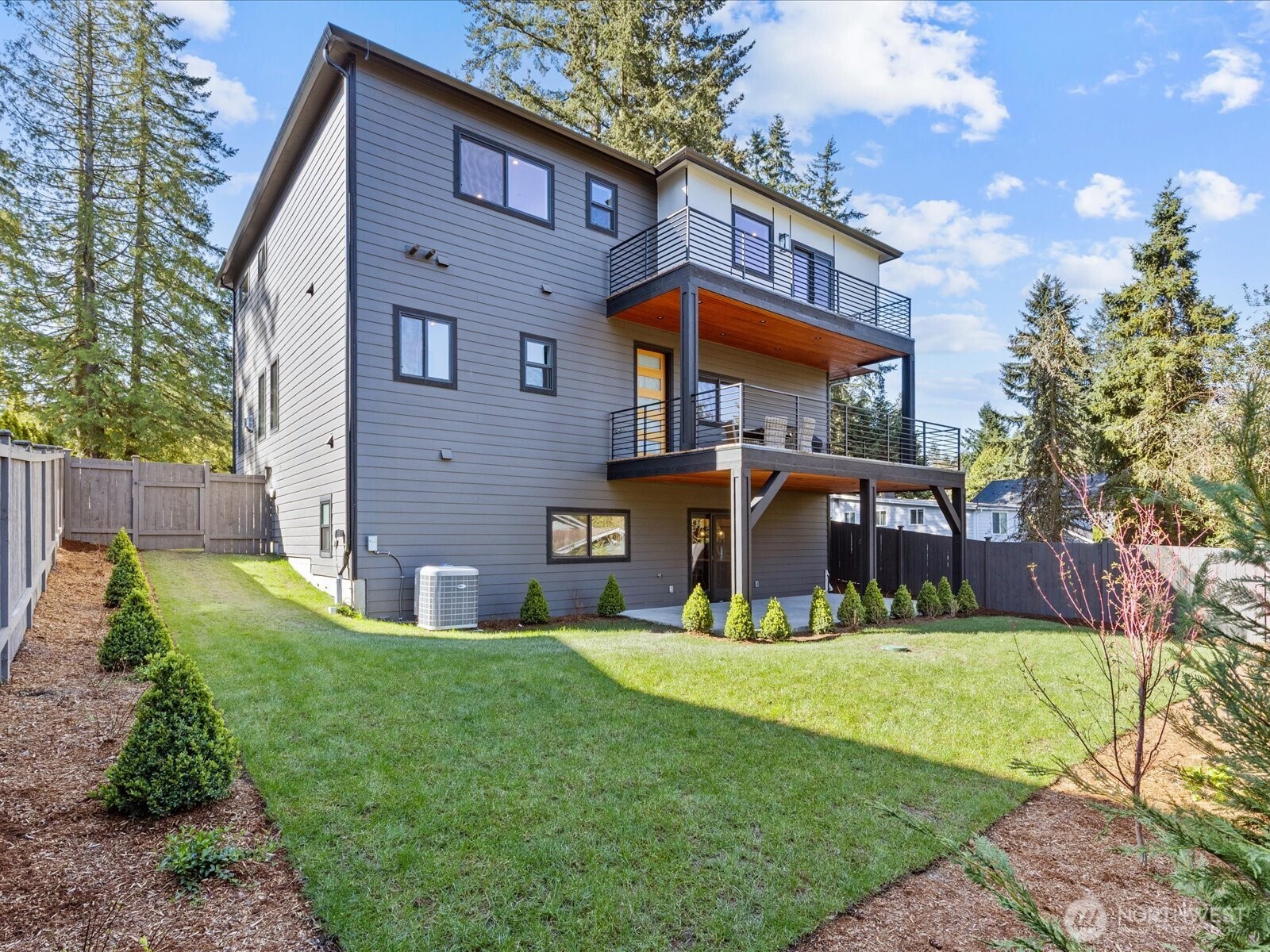12226 NE 70th Street , Kirkland, WA 98033