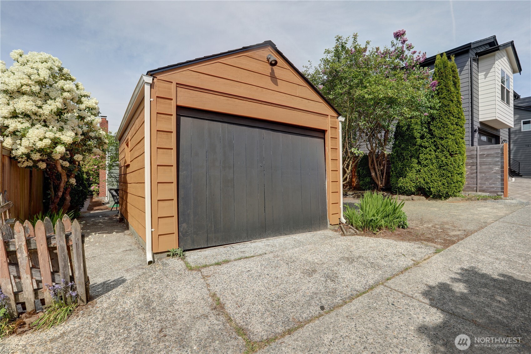 7504 27th Avenue NW, Seattle, WA 98117