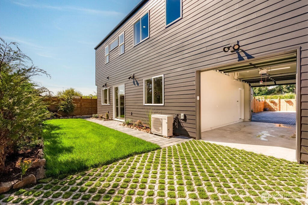 5114 15th Avenue S, Seattle, WA 98108