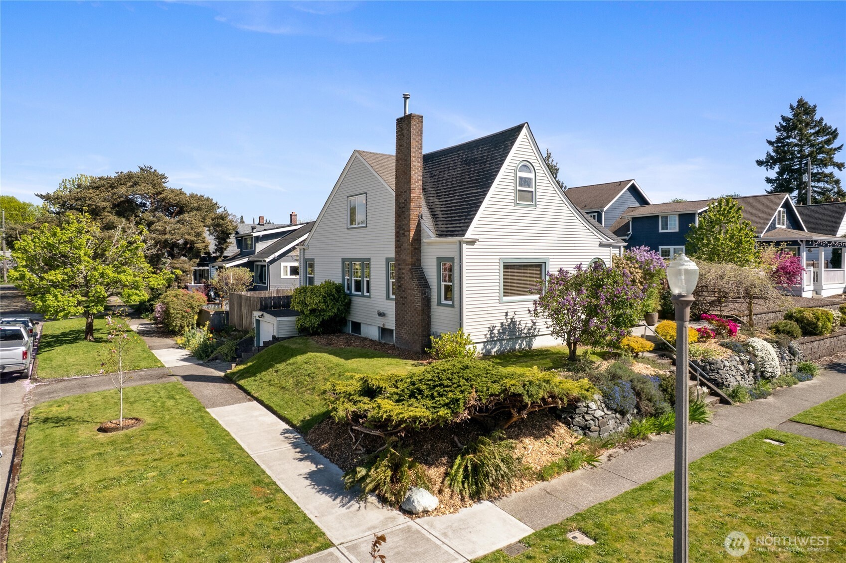 923 N Junett Street , Tacoma, WA 98406