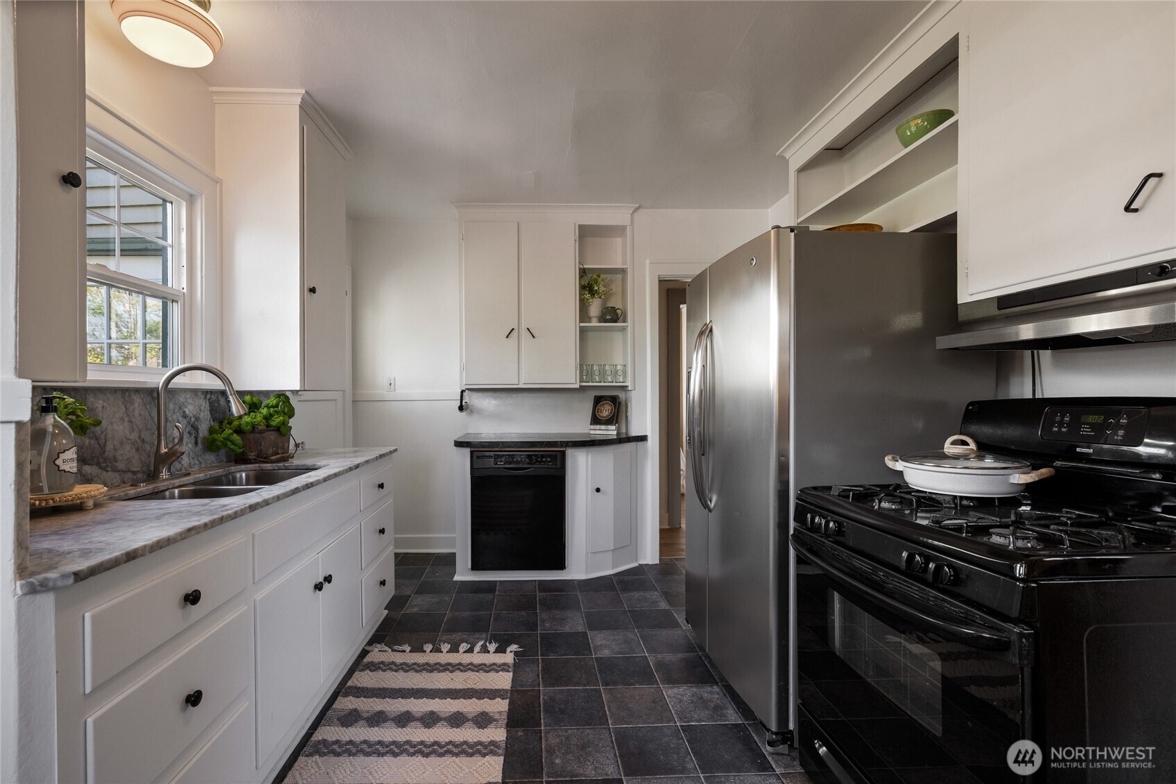 923 N Junett Street , Tacoma, WA 98406