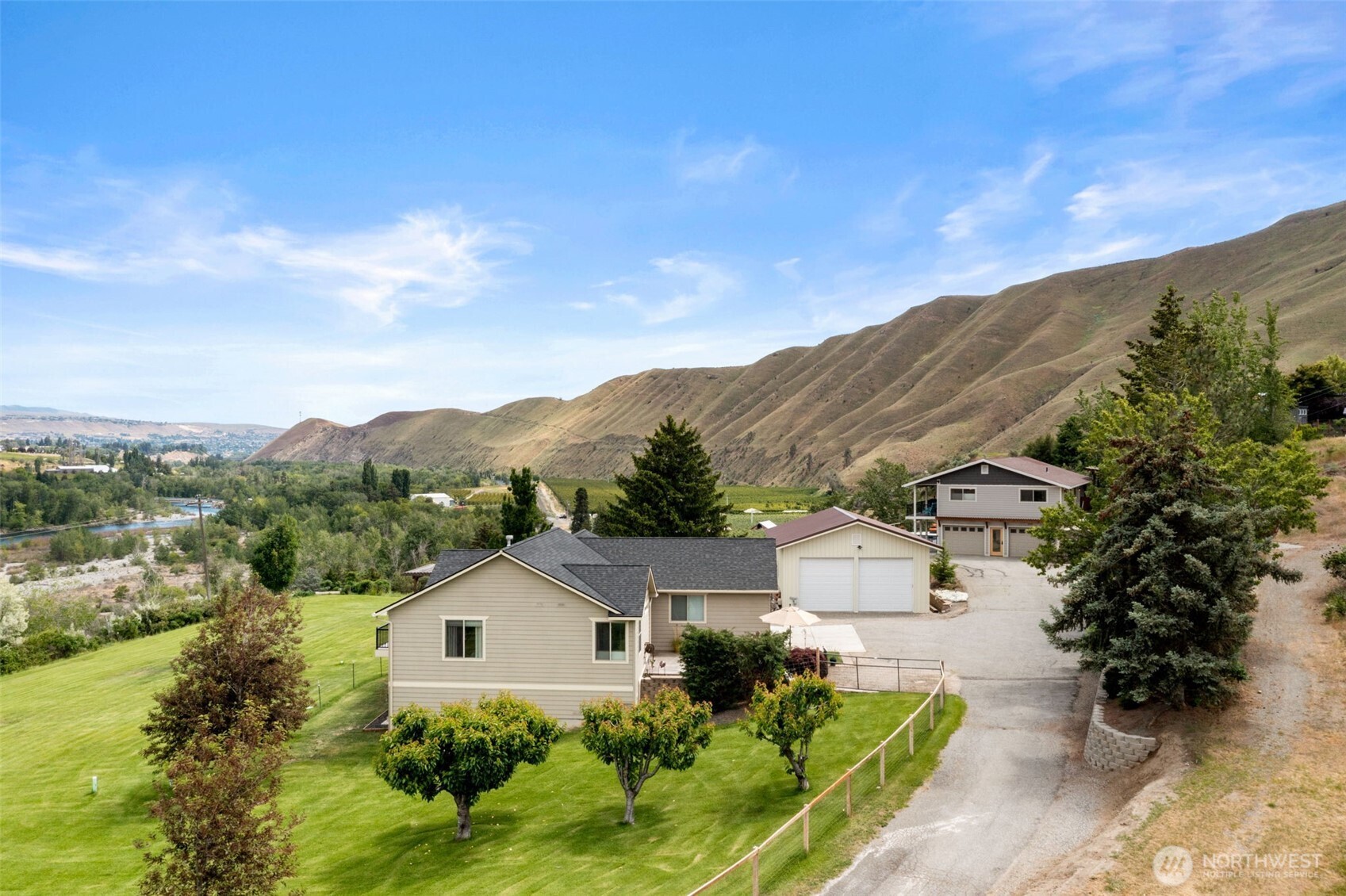 1901 Sleepy Hollow Road , Wenatchee, WA 98801