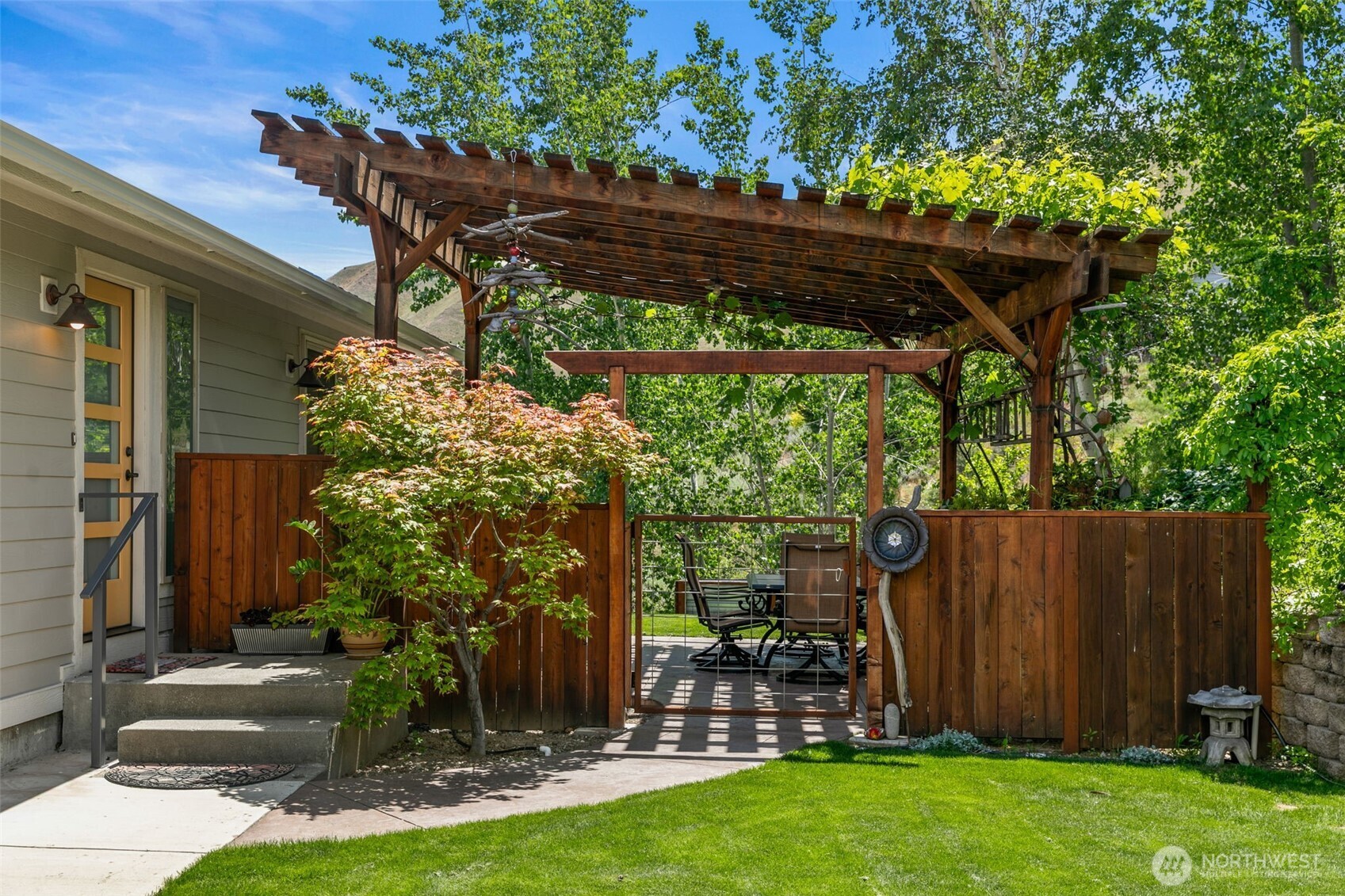 1901 Sleepy Hollow Road , Wenatchee, WA 98801