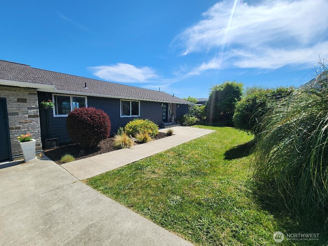 1497 Thompson Drive , Camano Island, WA 98282