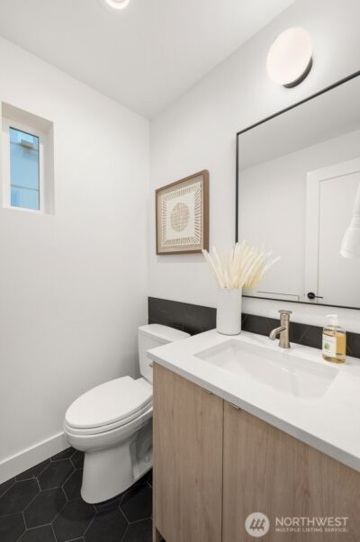 222 D 10th Avenue E, Seattle, WA 98102 - Photo 14