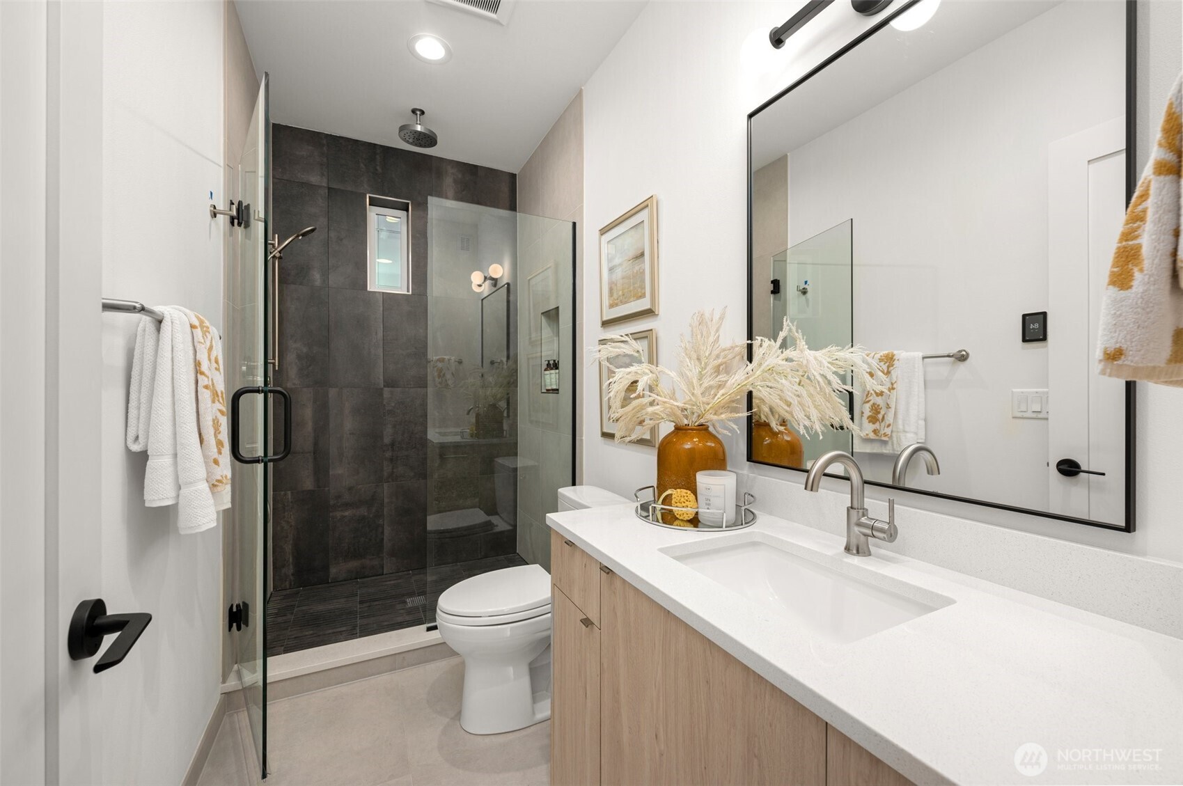222 D 10th Avenue E, Seattle, WA 98102