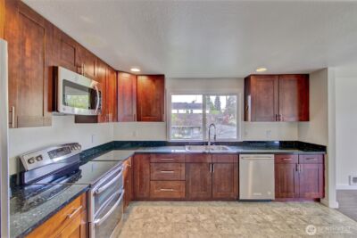 733 104th Street , Seattle, WA 98133-9211 - Photo 9
