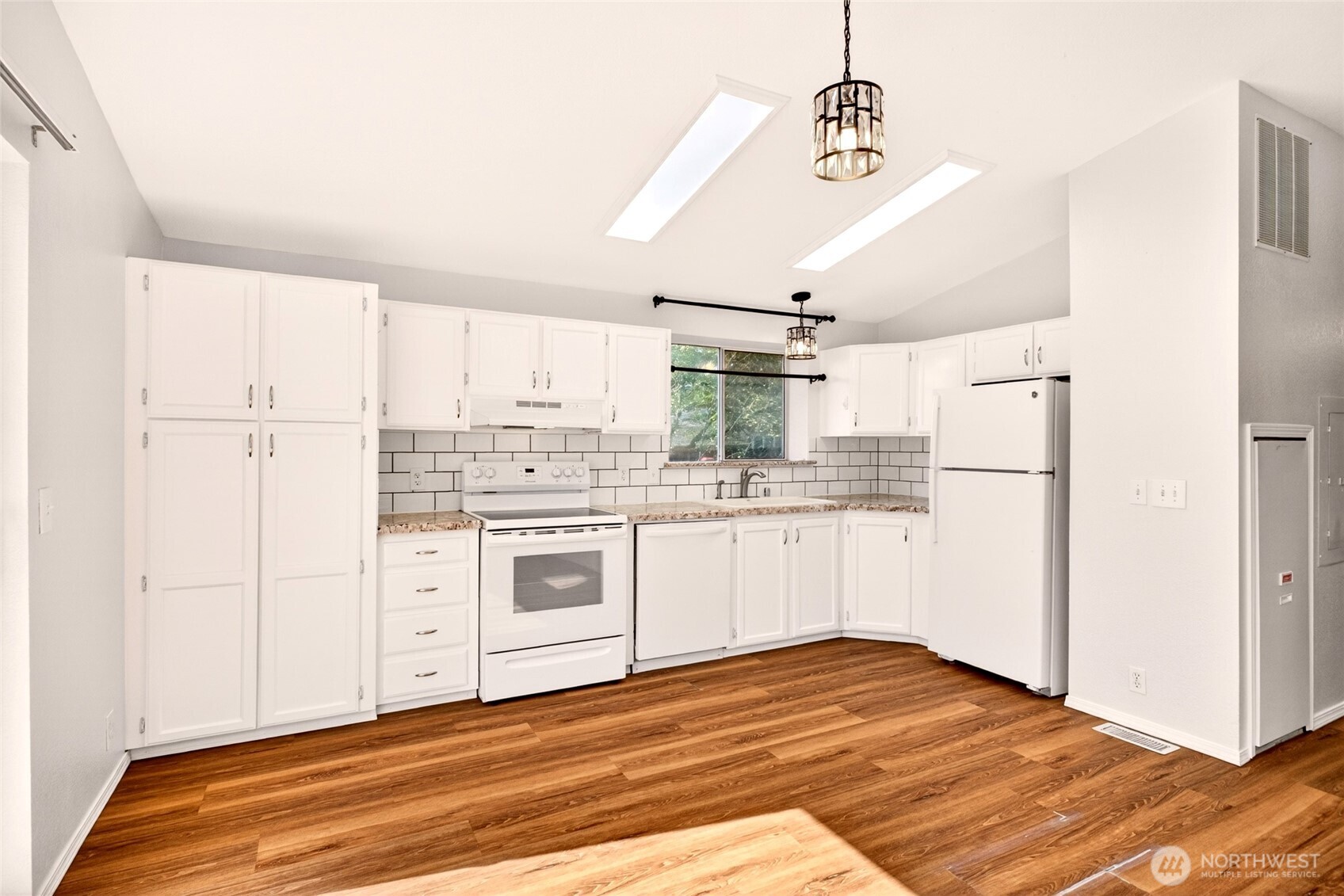 22110 Cedarview Drive E, Bonney Lake, WA 98391