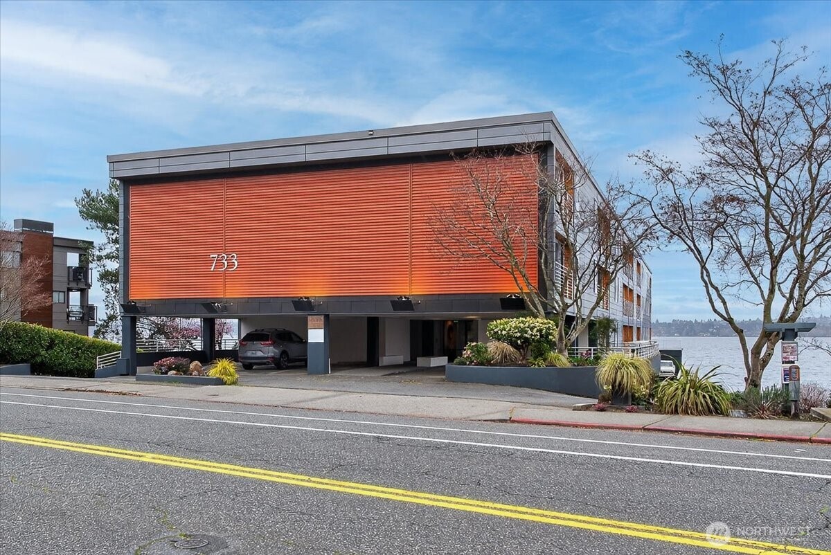 733 Lake Street S #104, Kirkland, WA 98033