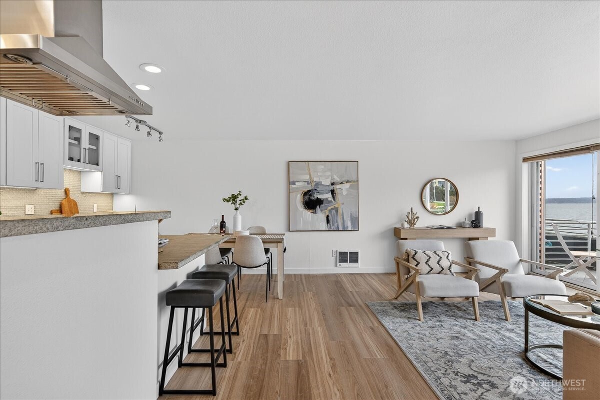 733 Lake Street S #104, Kirkland, WA 98033