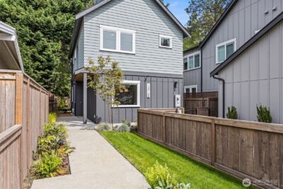 13010 NE 113th Street #2, Kirkland, WA 98033 - Photo 1