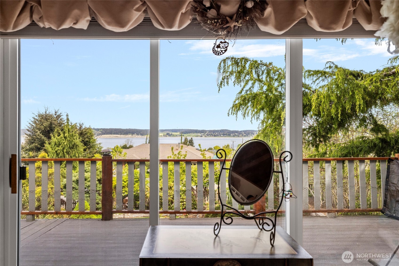 615 NE 4th Street , Coupeville, WA 98239